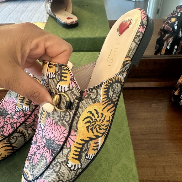 Excellent pre loved conditions Gucci Flats - Picture 9 of 16